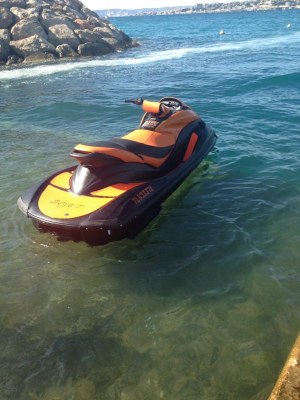 Jet Ski Scooter Des Mer Et Bouée Tractée Plage Du Prado